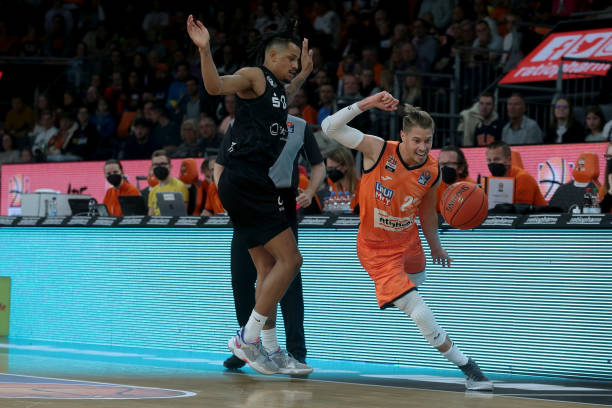 更多的年轻 更多的年轻