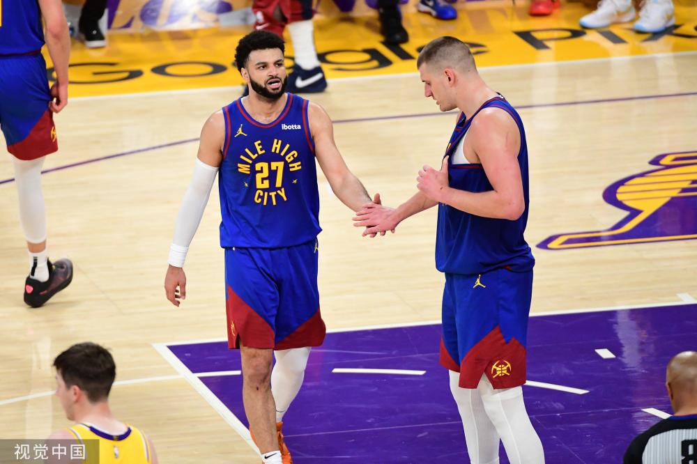 商业因素的 商业因素的