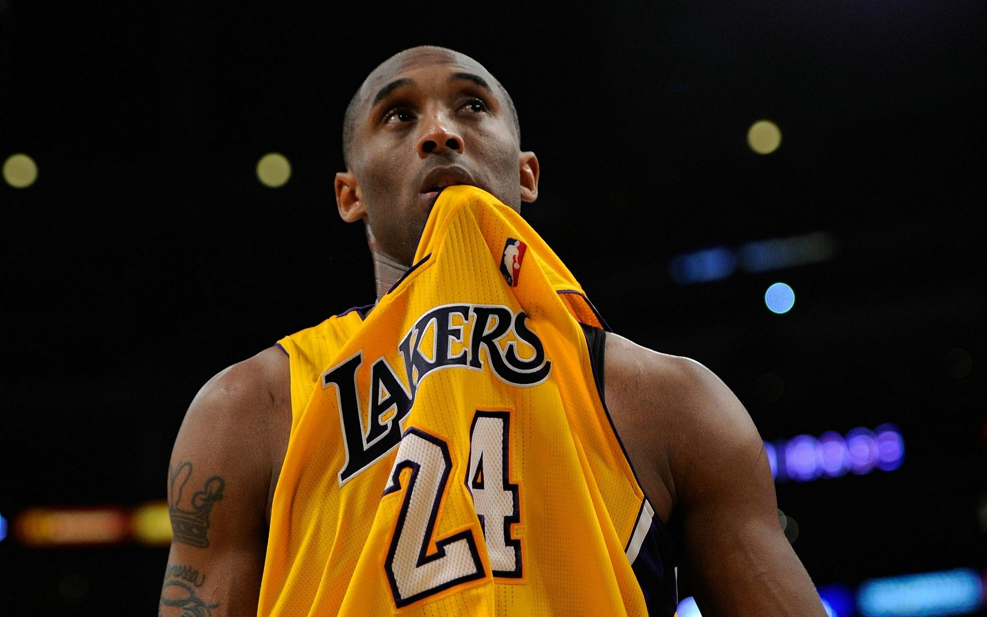 不论是赛场 不论是赛场