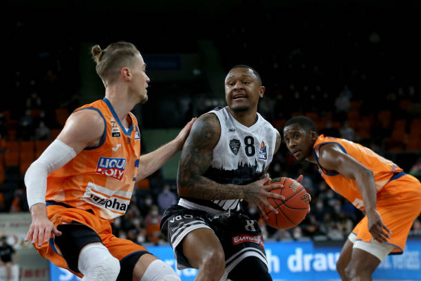 受到团结和 受到团结和